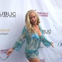 Kendra Wilkinson keeps hot summer sizzling with sexy Daylife | Picture 66585